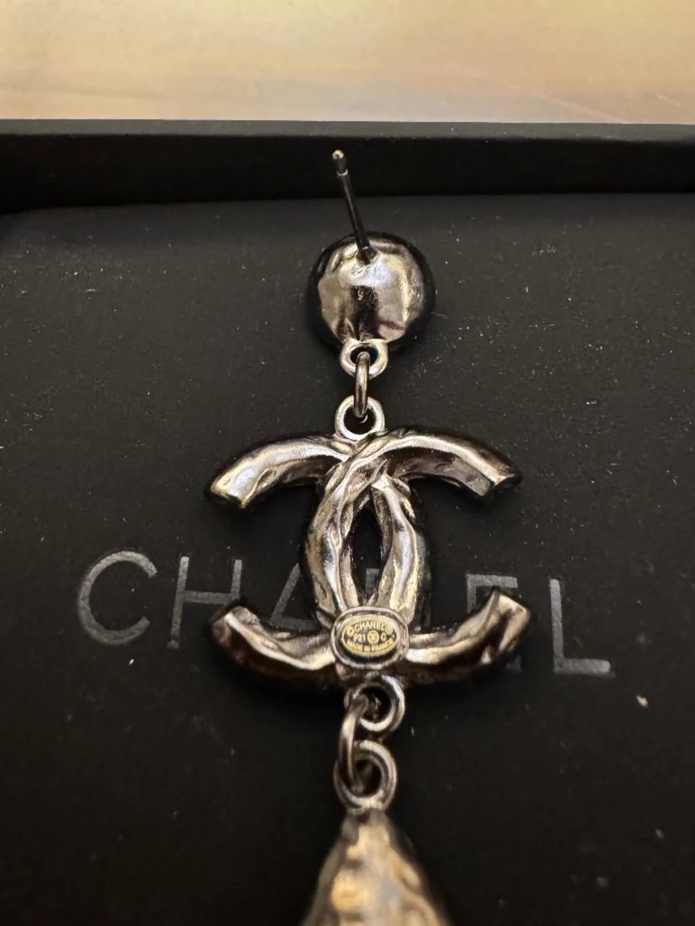 New Limited Edition Classic Chanel CC Logo Strass Crystal Dropped Earrings